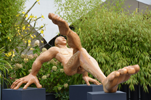Skulptur mit dem Titel "Akrobat"